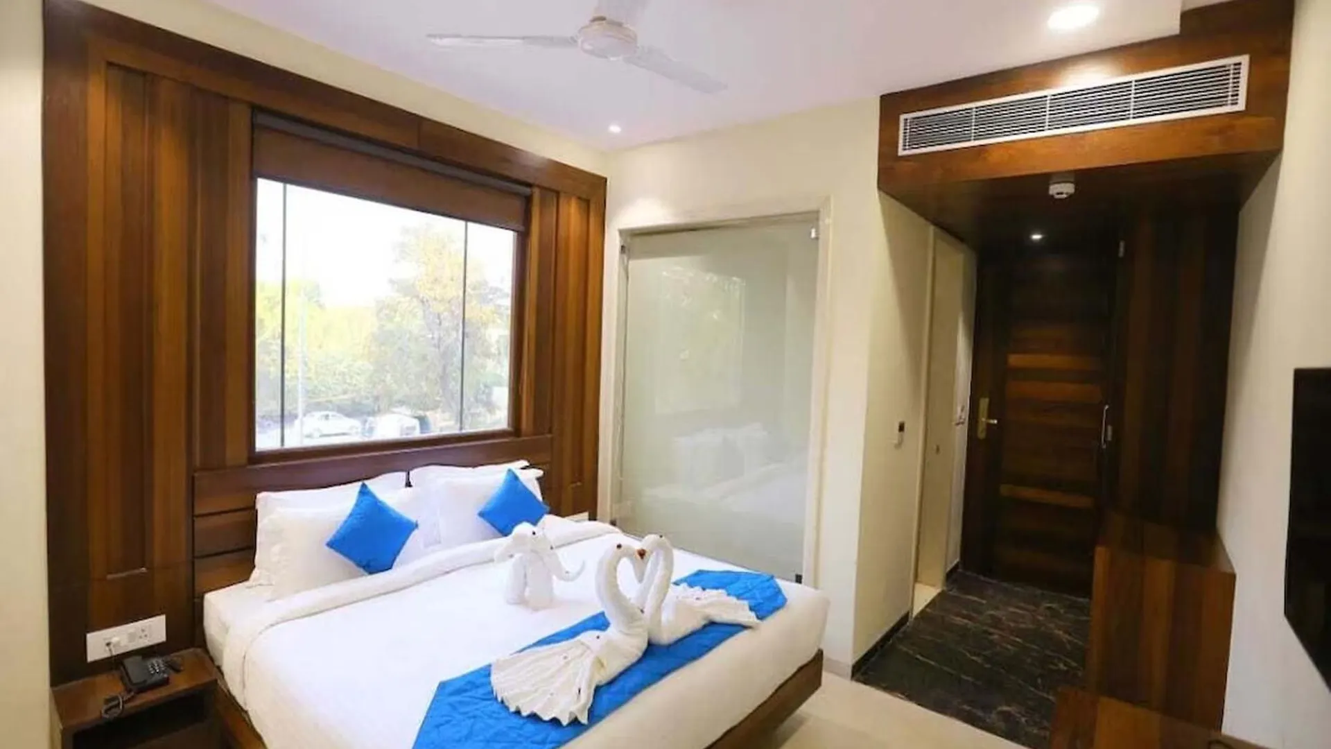 Hotel Sahibs City Star - Free Taj Mahal Ticket Agra