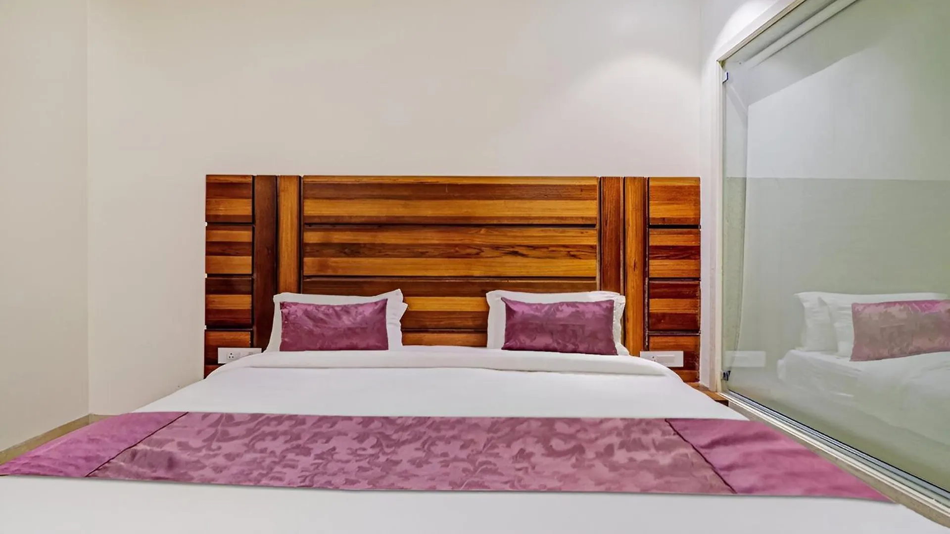 ***  Hotel Sahibs City Star - Free Taj Mahal Ticket Agra  India