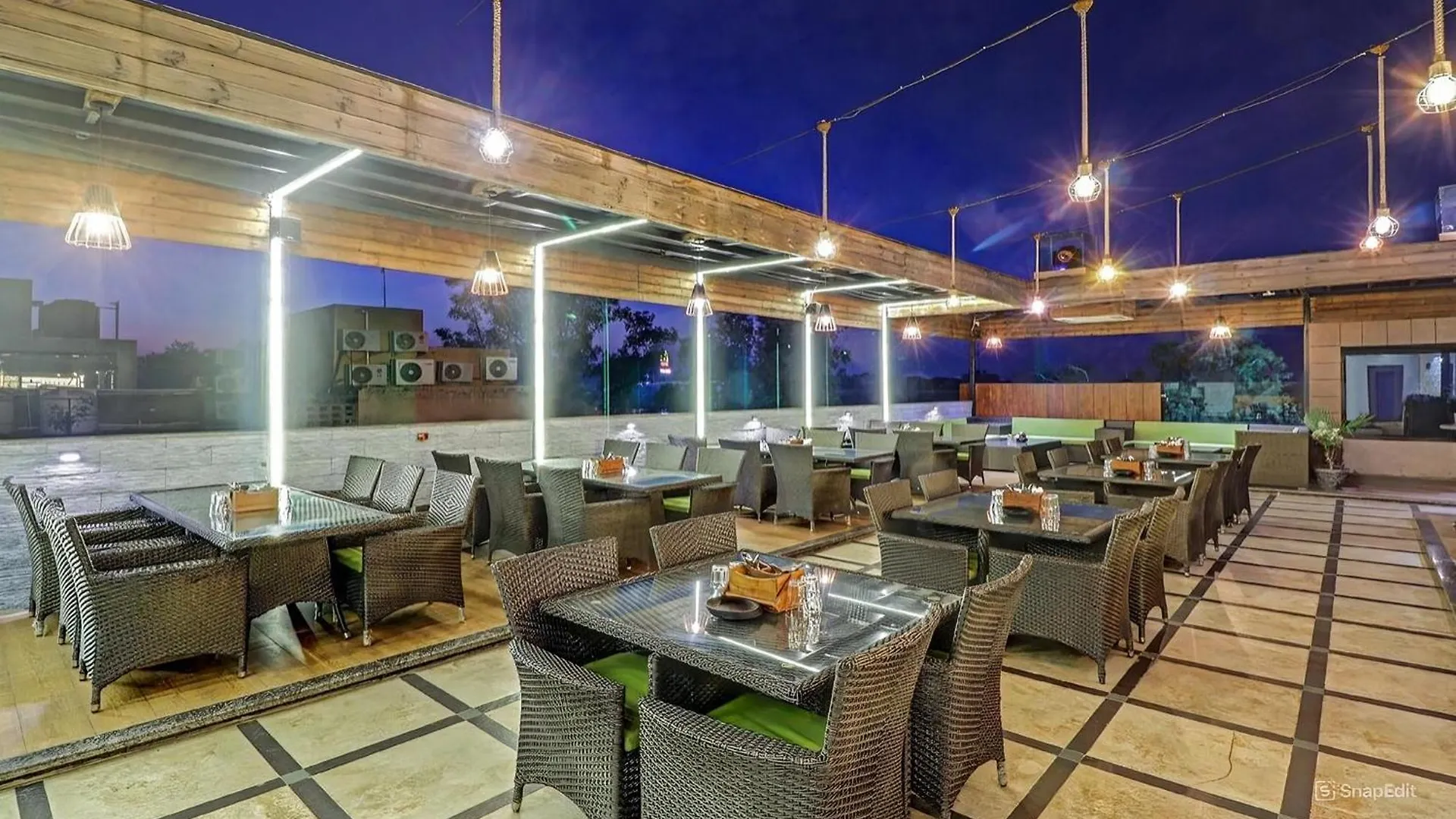 ***  Hotel Sahibs City Star - Free Taj Mahal Ticket Agra  India